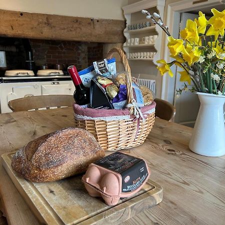 Beautiful Cotswold Farmhouse With Hot Tub Manchester Kültér fotó