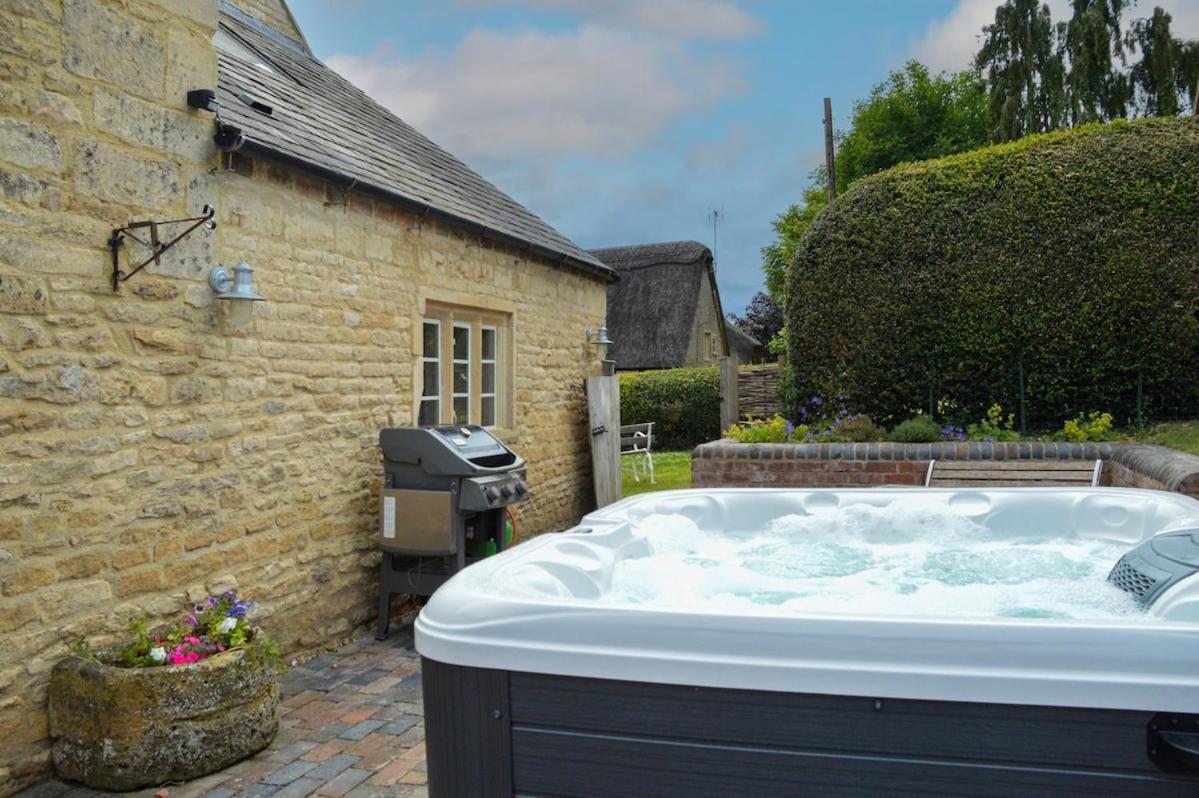 Beautiful Cotswold Farmhouse With Hot Tub Manchester Kültér fotó