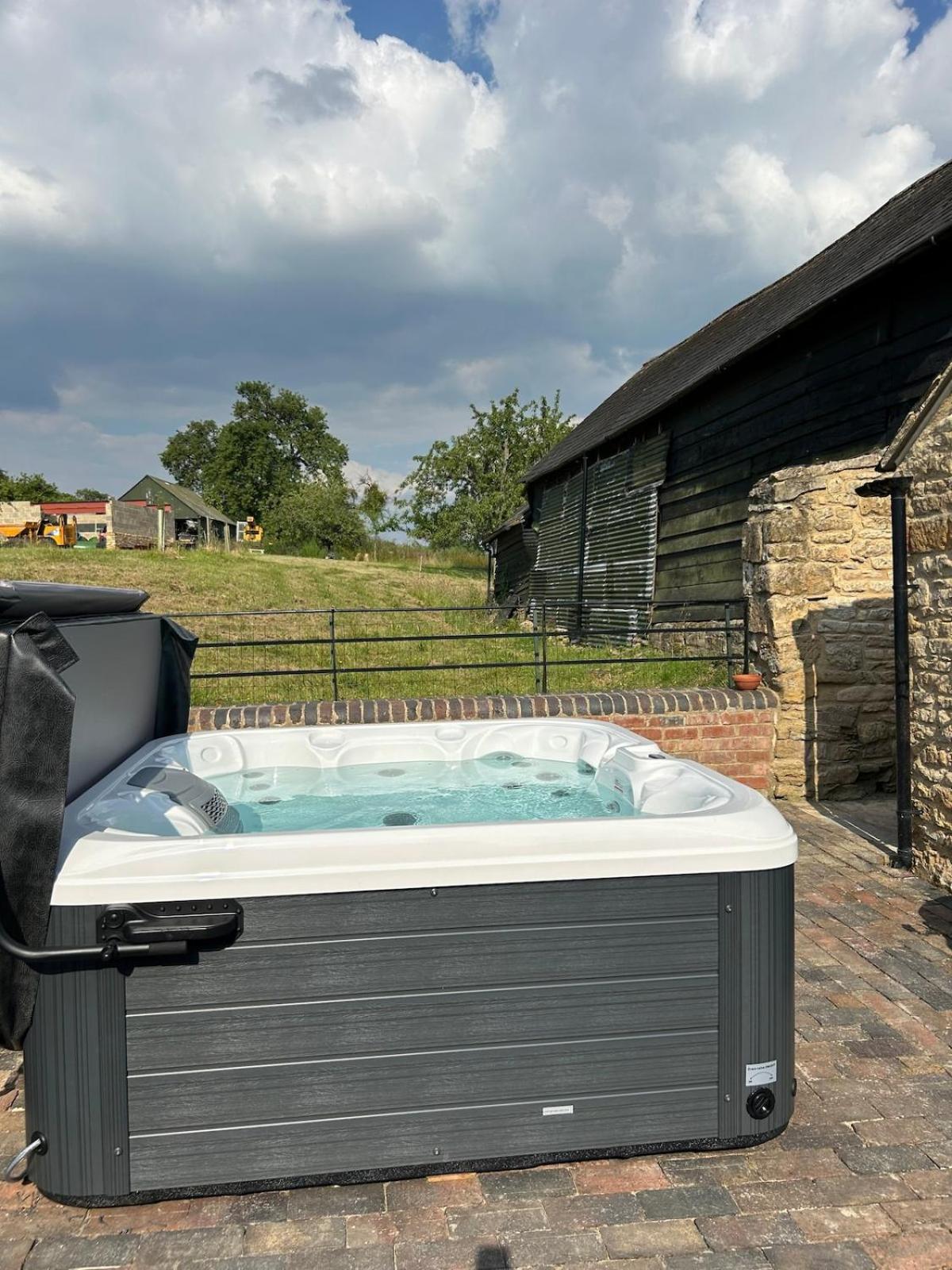 Beautiful Cotswold Farmhouse With Hot Tub Manchester Kültér fotó
